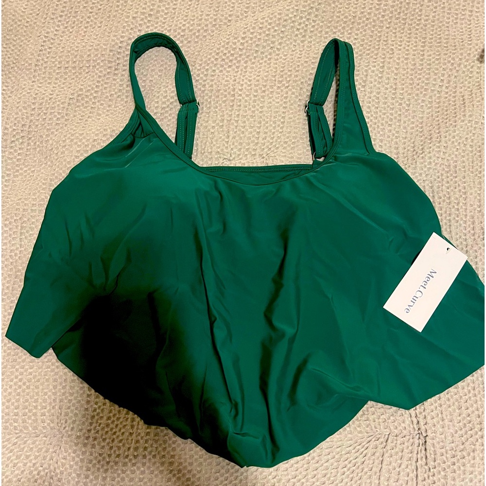 Green swim suit top Meet curve NWT